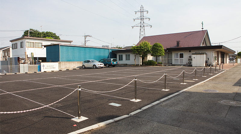 司祭館のあった場所（聖堂北側)は、駐車場として整備された